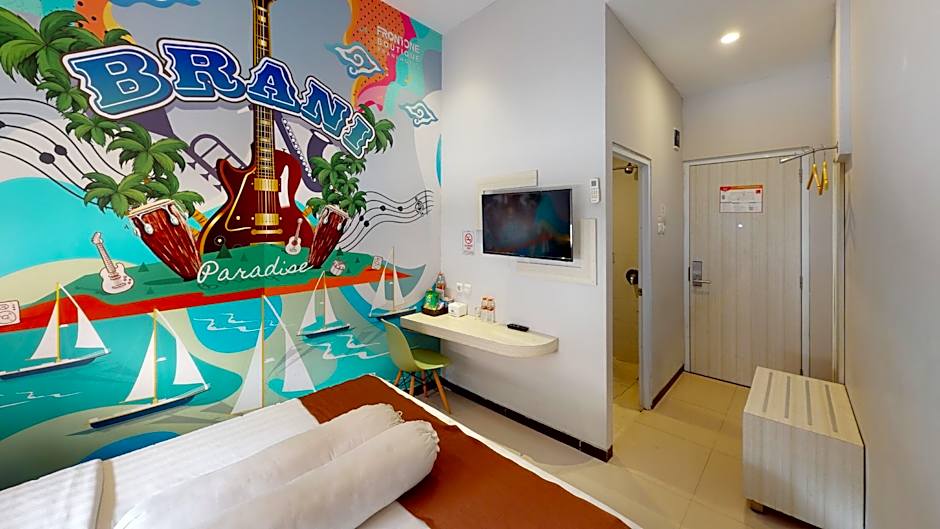 Front One Boutique Brani Solo