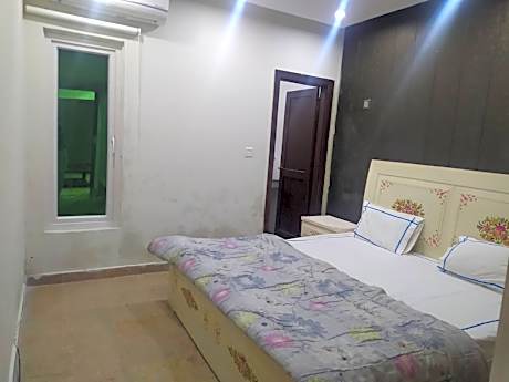 1 Bed furnished Luxury Flat