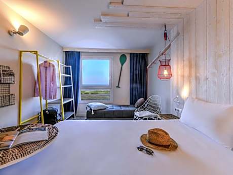 Classic Double Room with Sofa and Ocean View