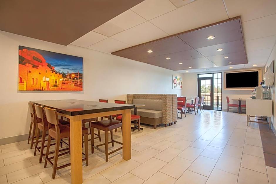 Holiday Inn Express & Suites Davis - University Area By IHG