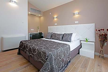 Superior Double Room with Balcony and Side Sea View