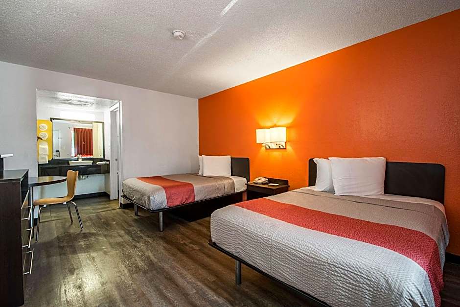 Photo 1 of 4 of 2 Full Beds | Smoking