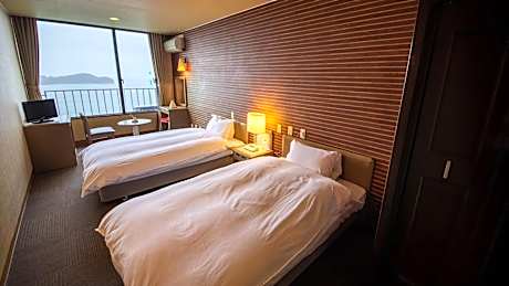 Twin Room with Shared Bathroom and Sea View
