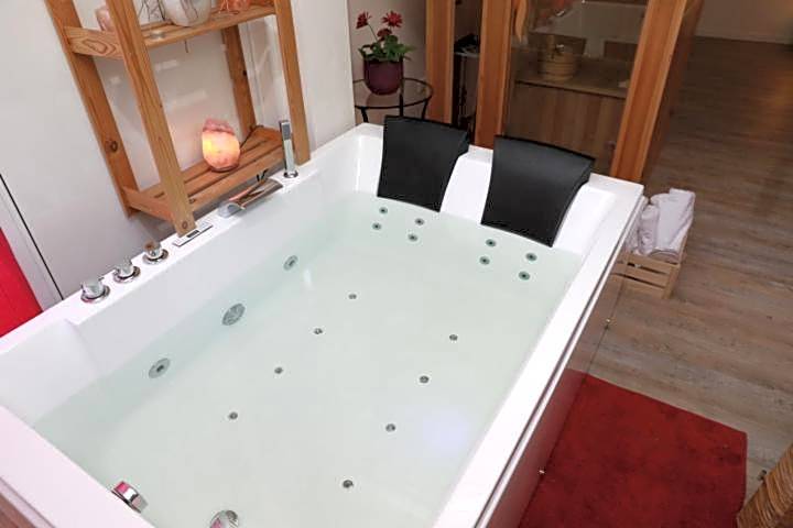 Ragaraja private suite & SPA