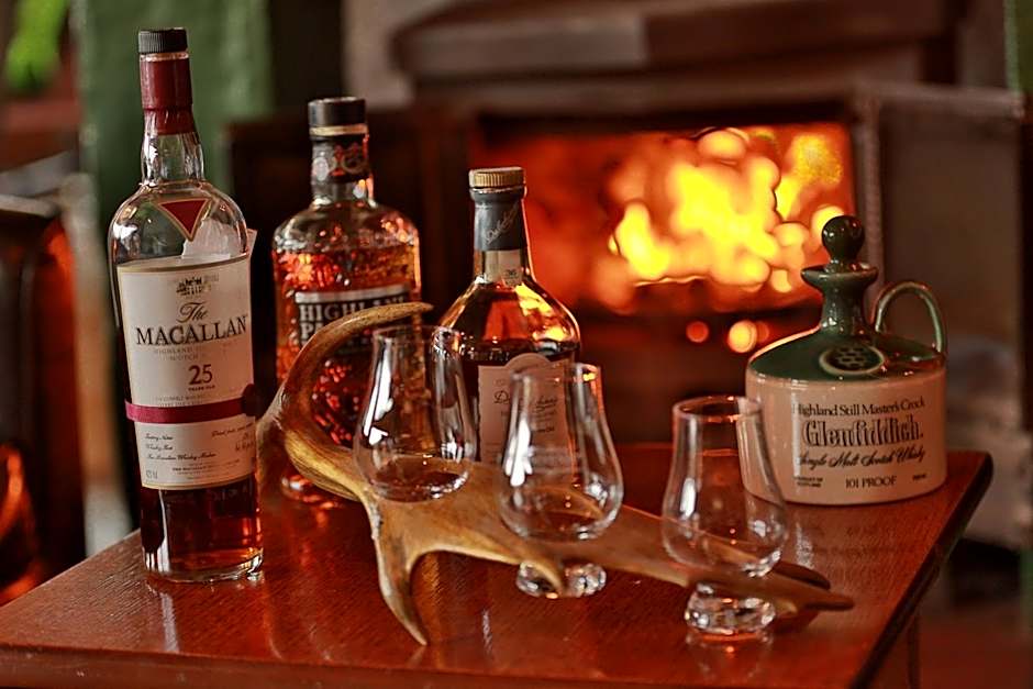 MacDonald Hotel & Cabins