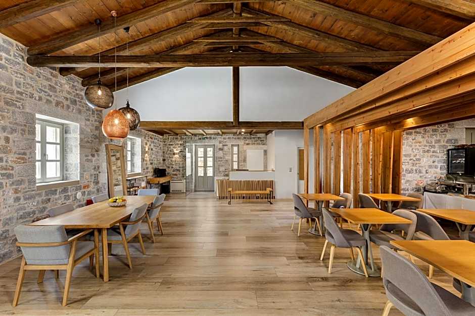 Trapela Limeni Luxury Suites