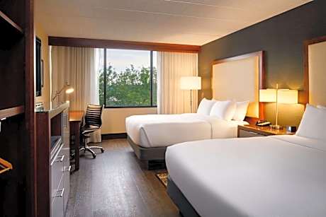 Queen Room with Two Queen Beds and Tub - Mobility/Hearing Accessible