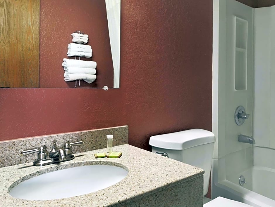 Super 8 by Wyndham Kalamazoo – Kalamazoo, MI