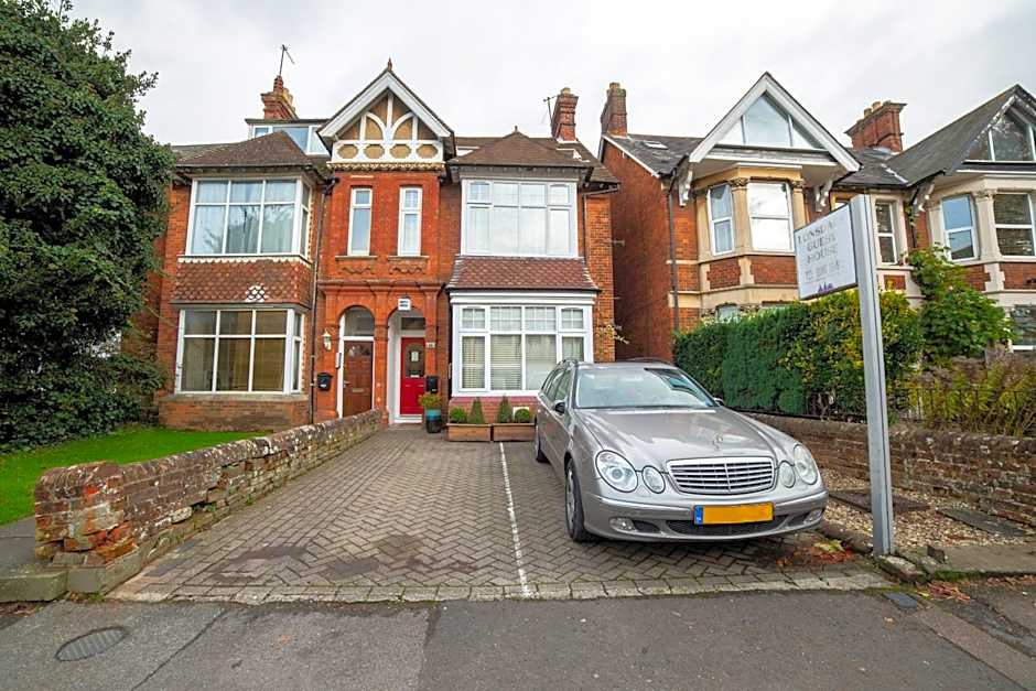 OYO Lonsdale Guest House