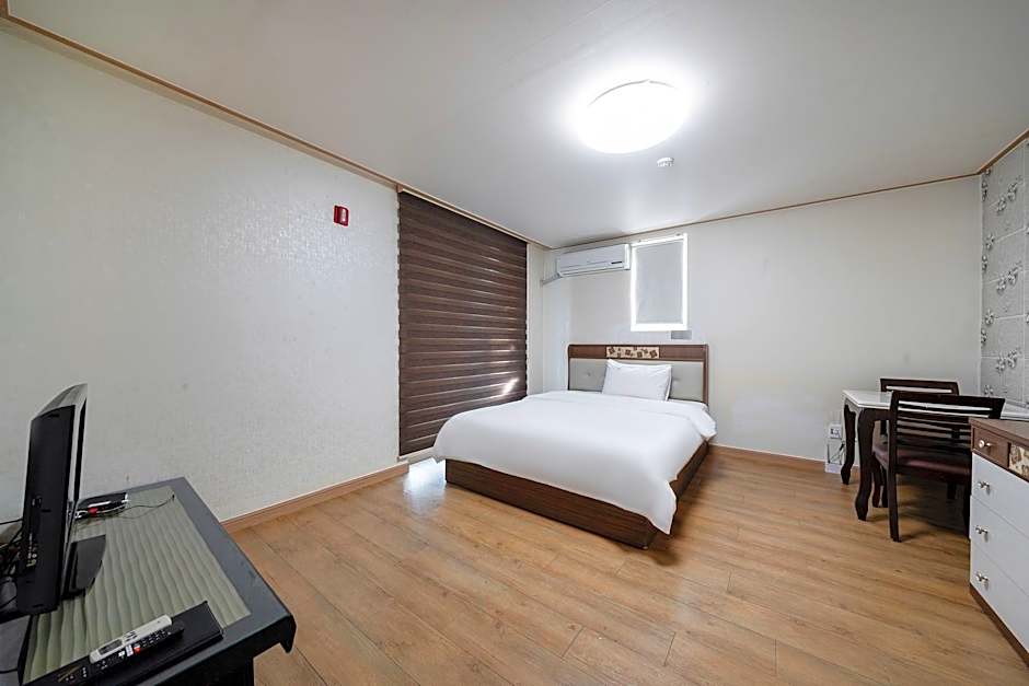 Ean Residence