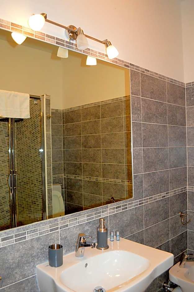 Check-Inn Rooms