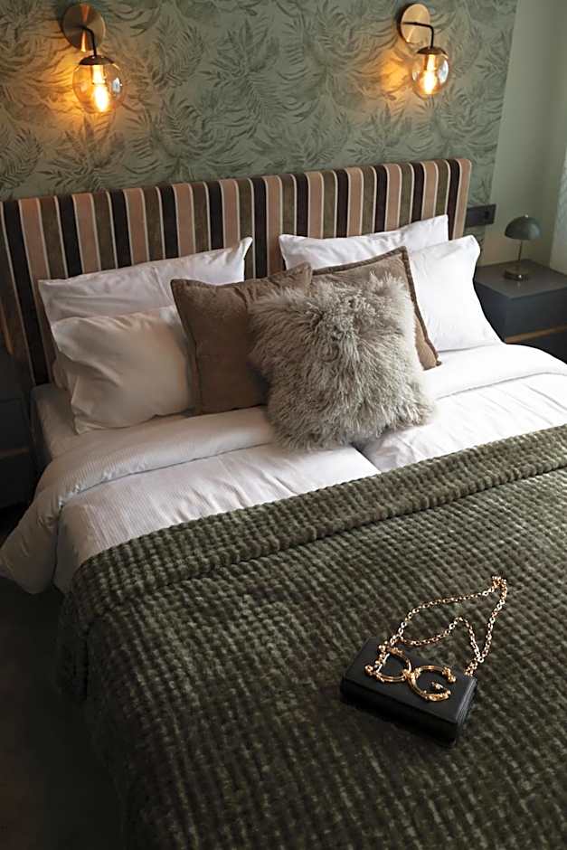 Happy Inn Rooms & Suites