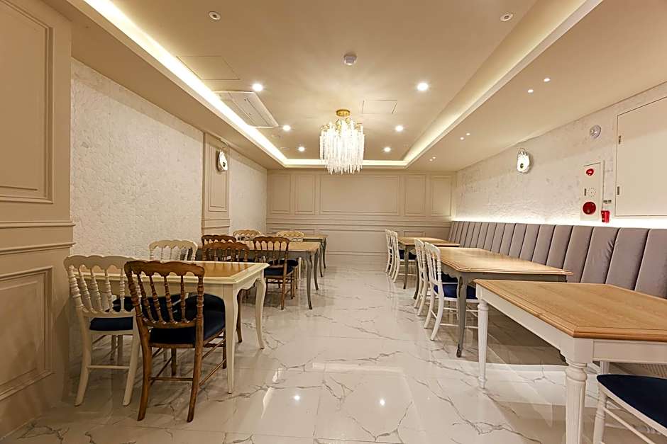 Hotel February Dong Seong Ro