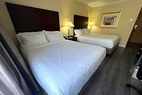 Quadruple Room with Two Queen Beds - Non Smoking