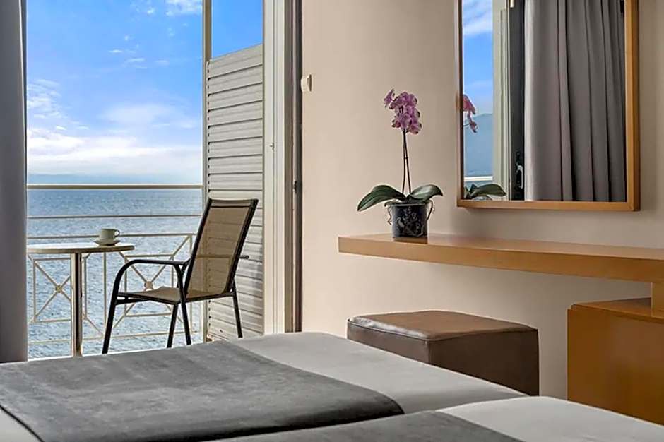 Calamos Beach Family Club