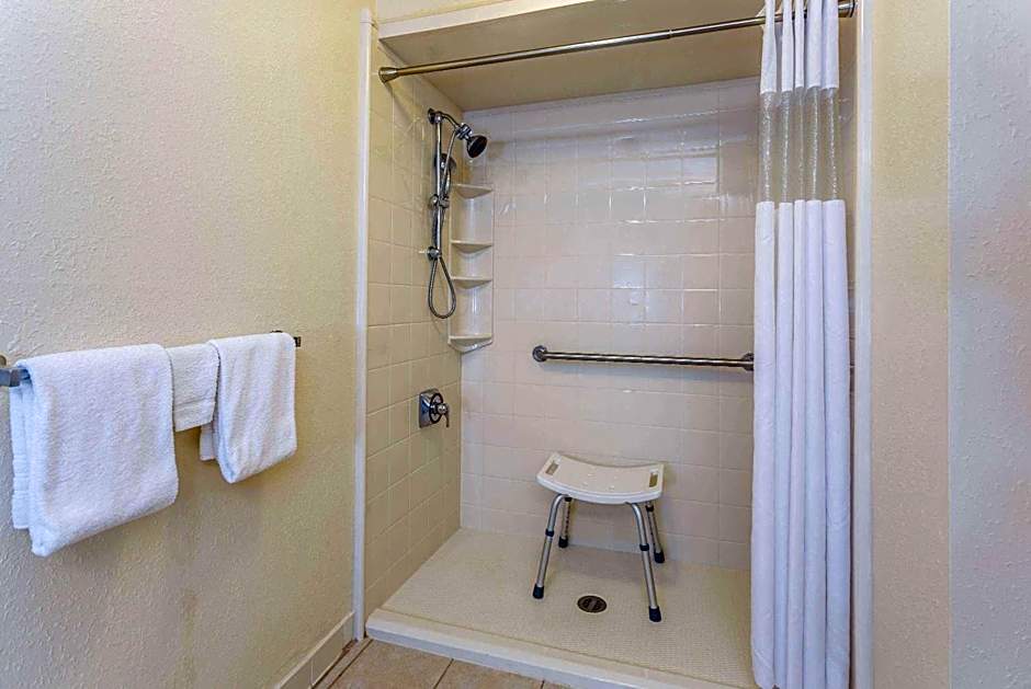 Days Inn by Wyndham Lake Park/Valdosta