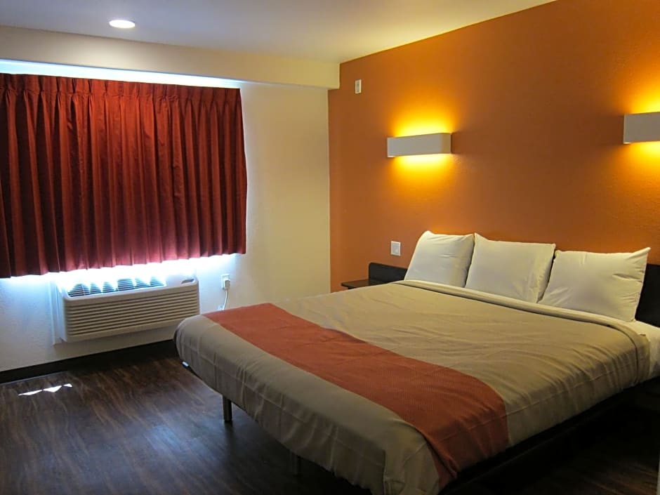 Motel 6 Oceanside Marina