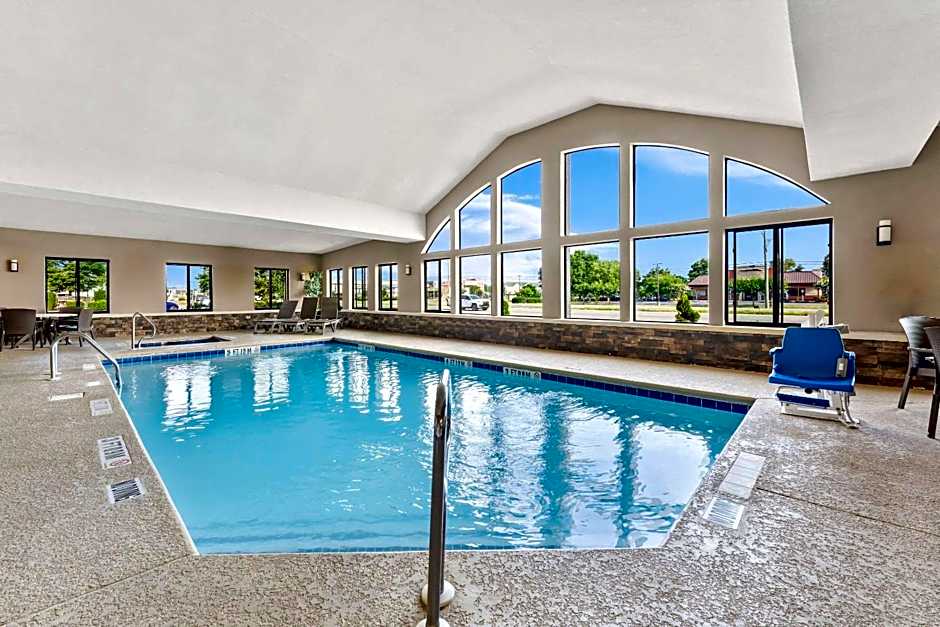 Comfort Suites near Robins Air Force Base