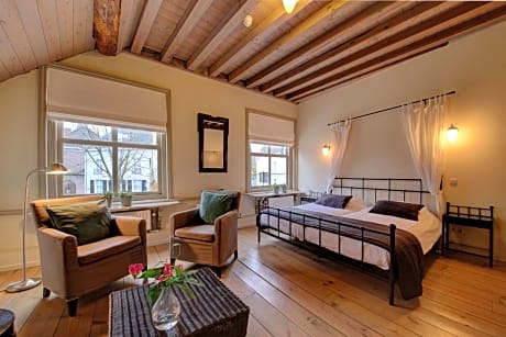 Luxurious Room with Bath