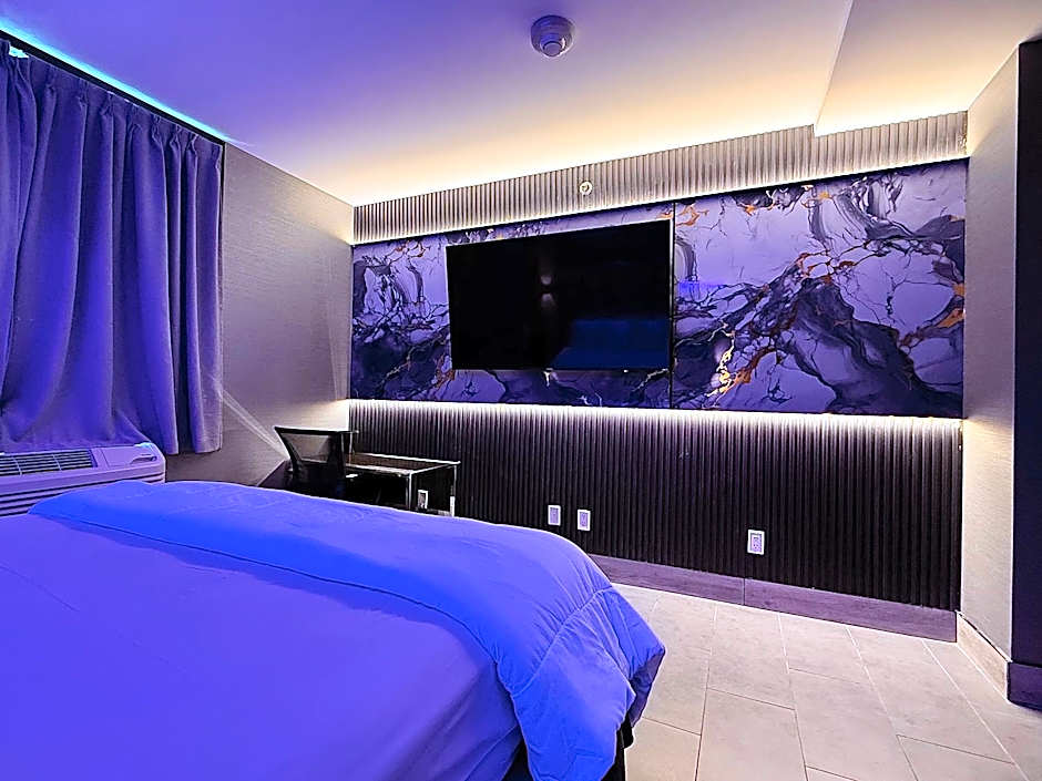 Umbrella Hotel Bronx