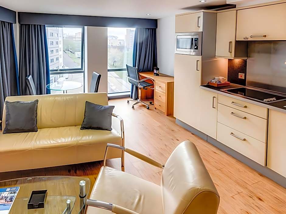 Aparthotel Roomzzz Leeds City West