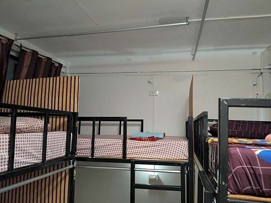 amazing khaosan hostel