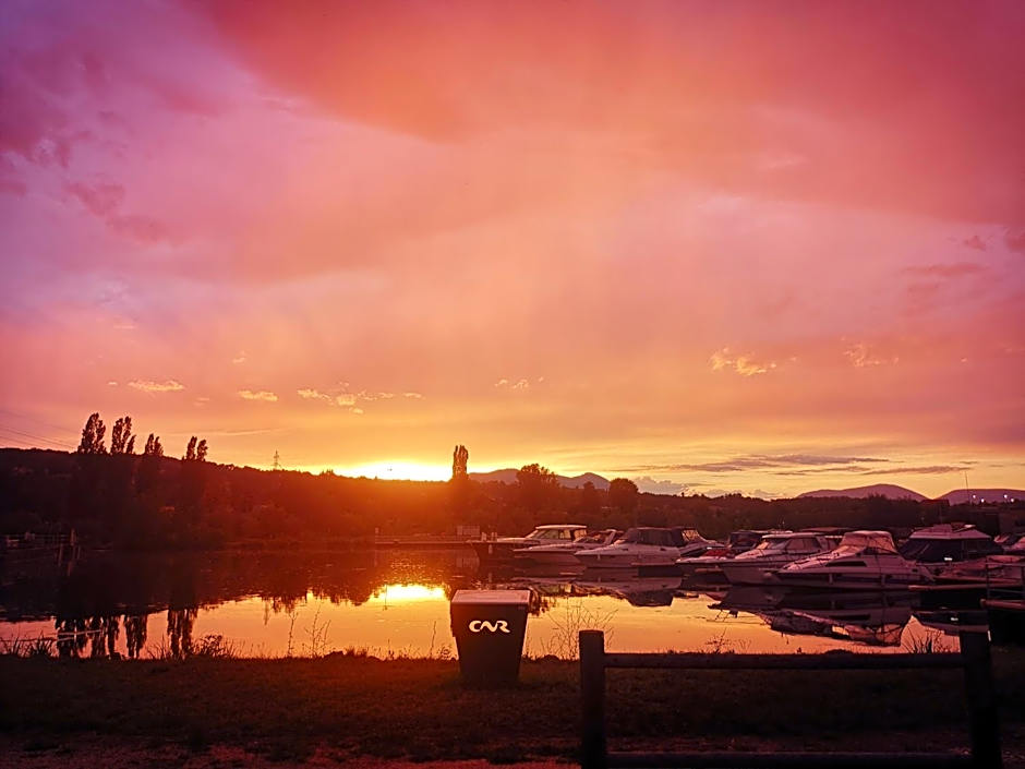 Les Lodges de la ViaRhôna / cabane-spa