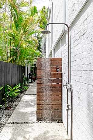 'Villa One' ~ Immaculate Townhouse in Noosa Heads