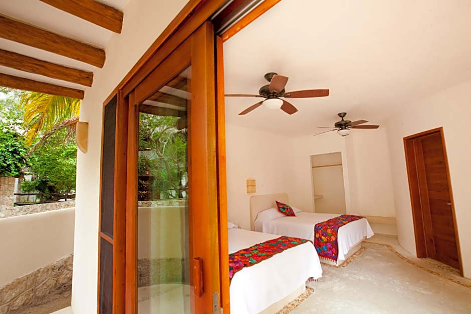 Casa Iguana Holbox - Beachfront Hotel