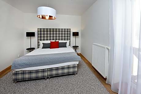 One-Bedroom Apartment (4-6 Adults)