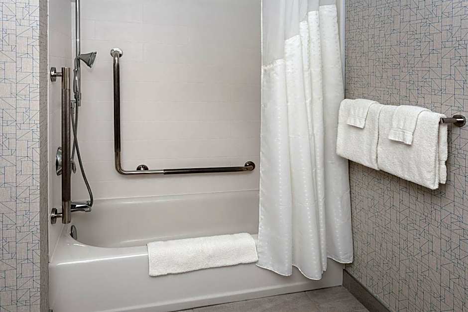 Holiday Inn Express & Suites Downtown Ottawa East by IHG