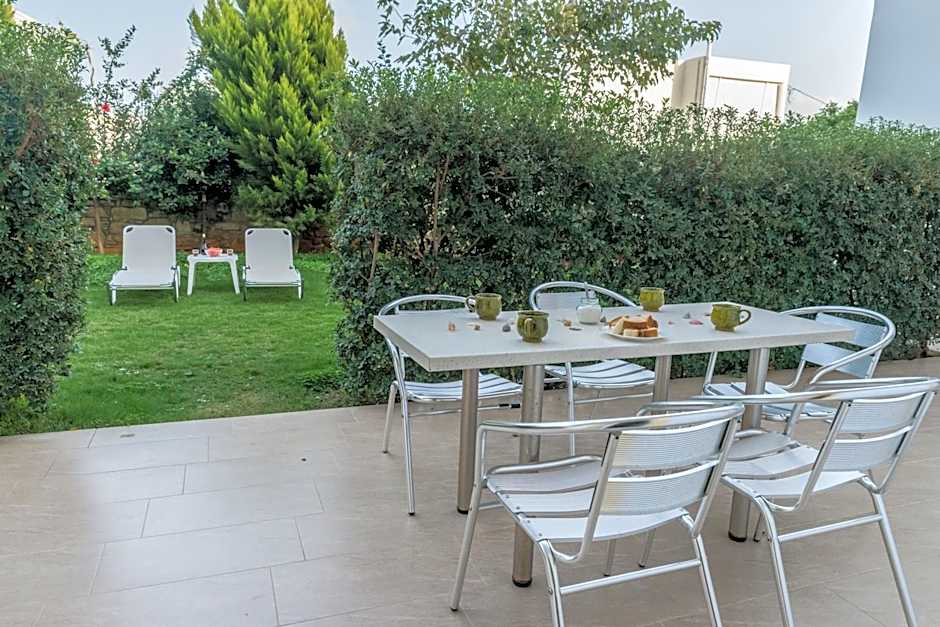 Arsinoi Studios and Apartments