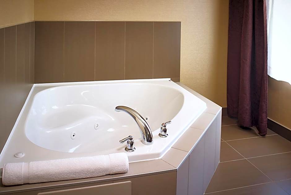 Holiday Inn Express & Suites Timmins by IHG