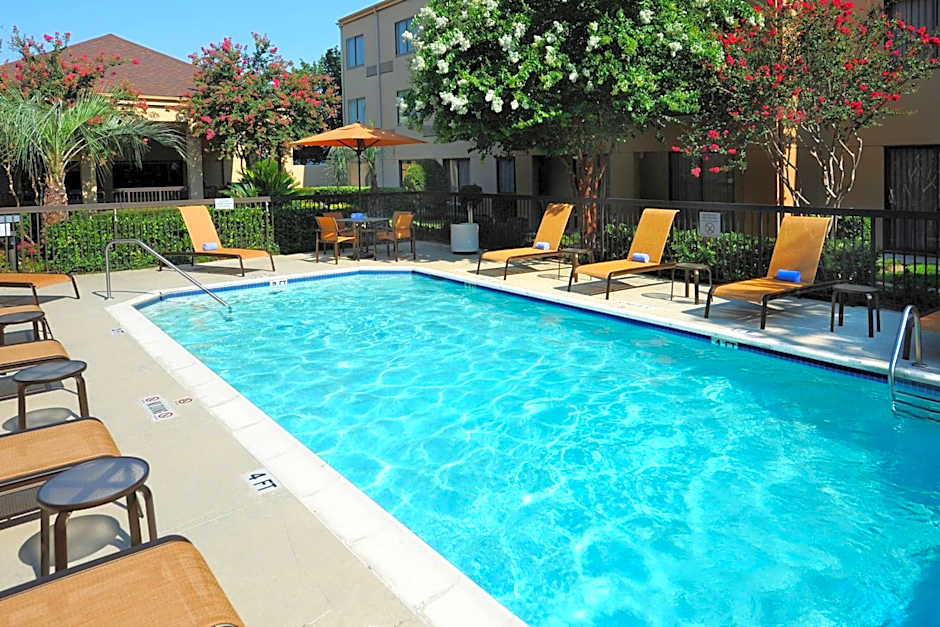 Courtyard by Marriott Houston Hobby Airport