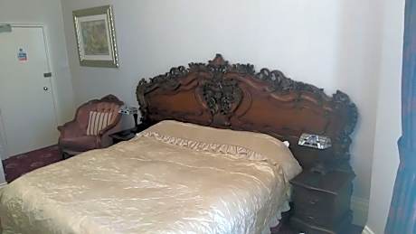 Luxury King-Size Bedroom (Front)