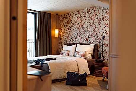 Junior Suite with Pool View