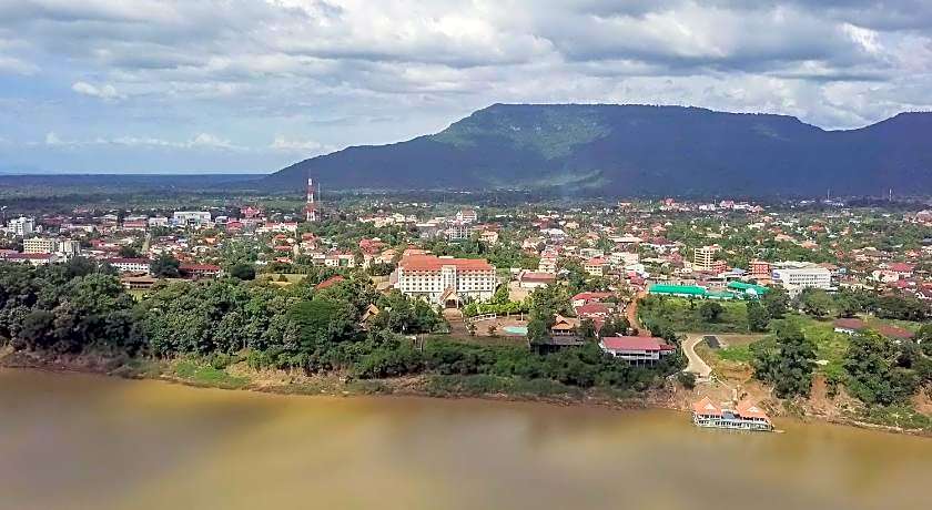 Arawan Riverside Hotel