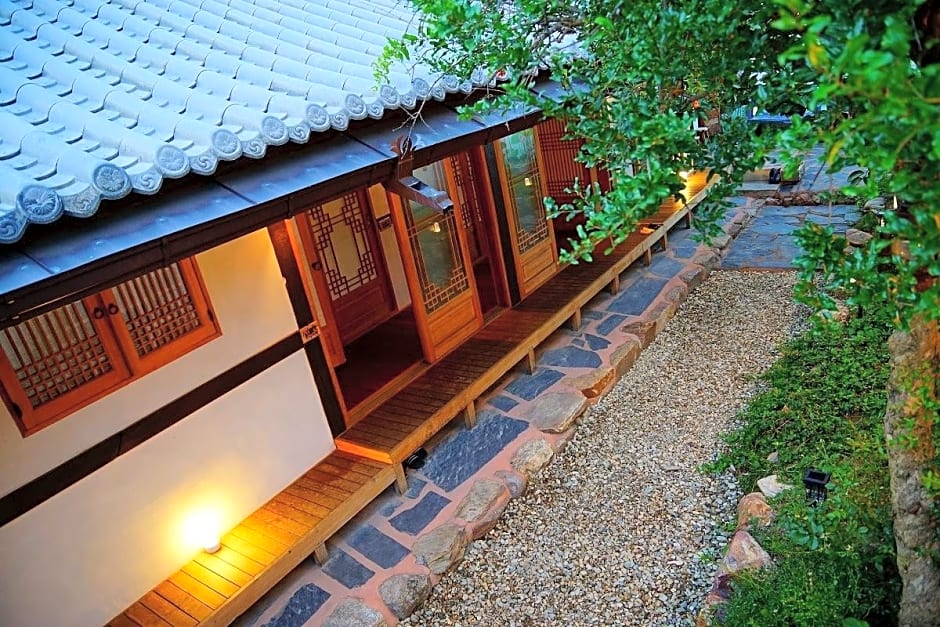 Jeonju Hongsi Hanok Guesthouse – Jeonju, MN