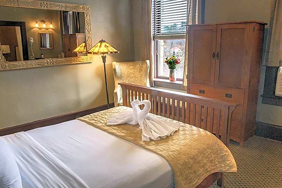 1905 Basin Park Hotel