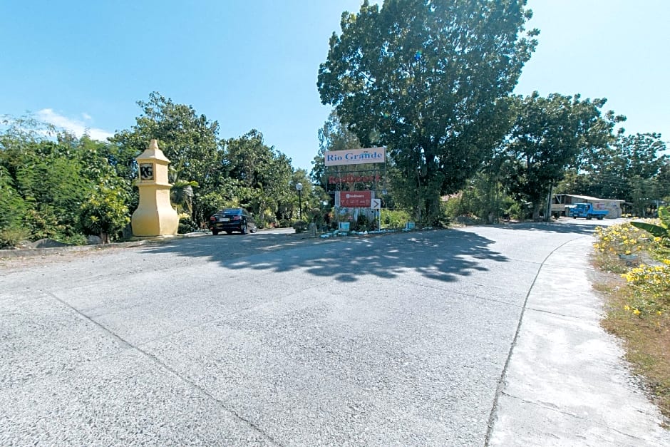 RedDoorz Plus @ Rio Grande de Laoag Resort Hotel Ilocos Norte