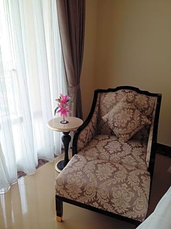 Superior Twin Pool View