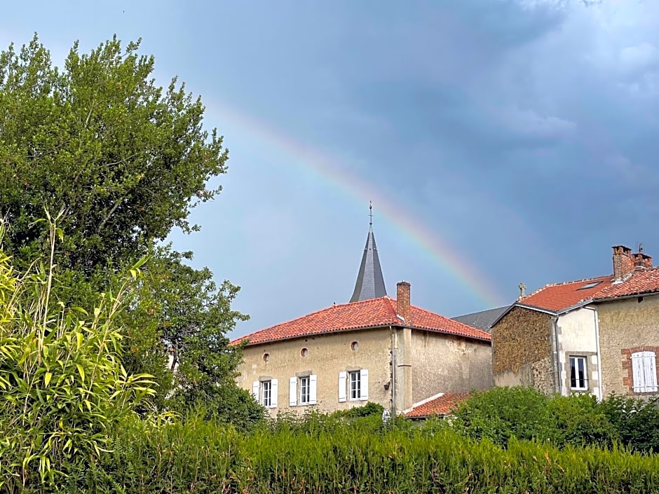 Maison Hirondelles – Mézières-sur-Issoire, NM