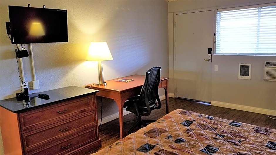 Santa Fe Inn - Pueblo