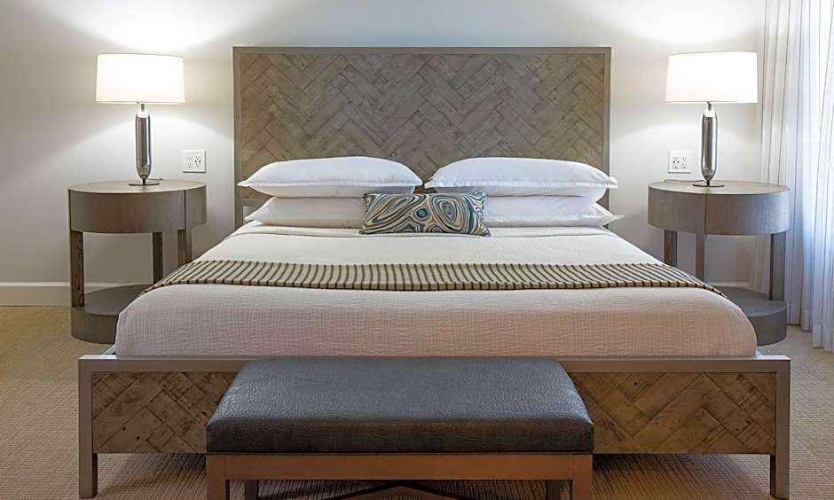 West Beach Inn, a Coast Hotel