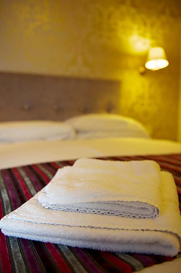 Strawberry Bank Hotel, NEC