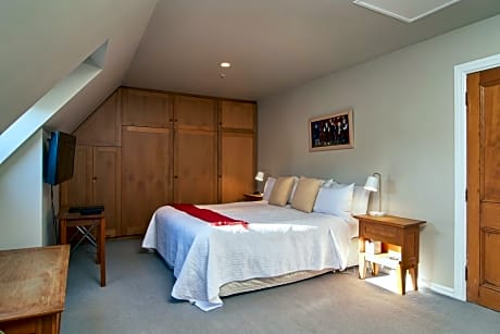 Superior Twin Room with King and Single Bed 5