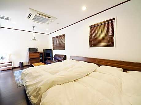 Quadruple Room with Private Bathroom