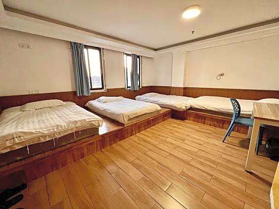 Lazy Gaga Youth Hostel