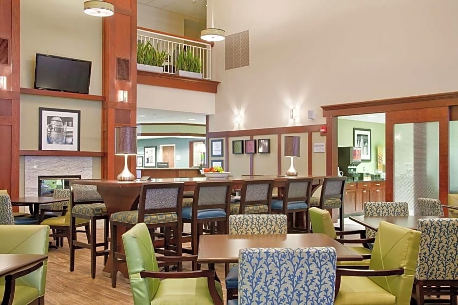 Hampton Inn & Suites Providence-Warwick Airport