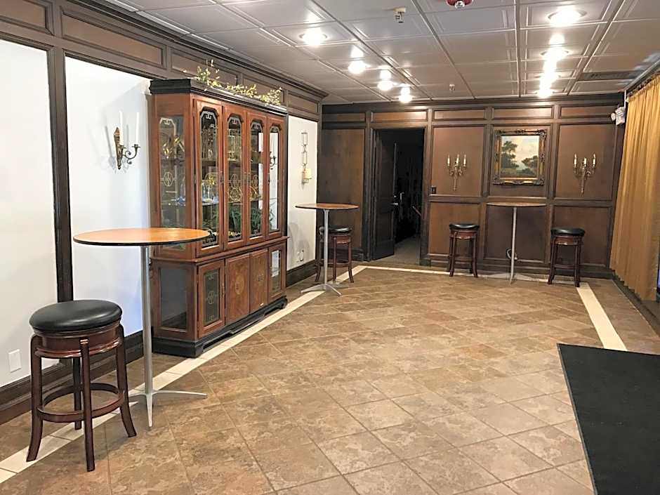 Columbia Lakes Hotel & Conference Center